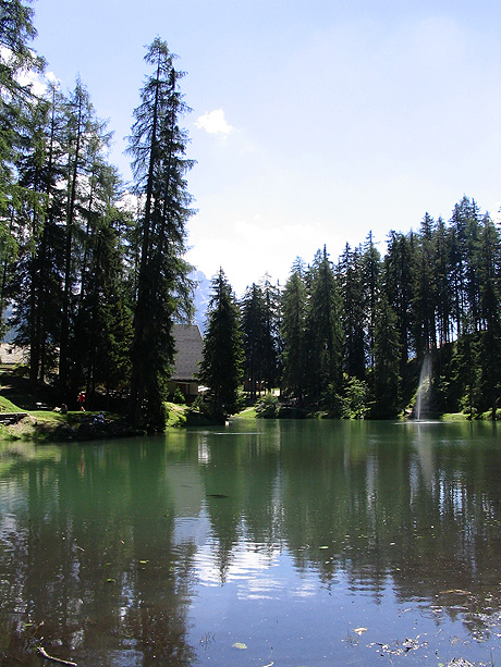 Mountain lake la valle alta badia photo