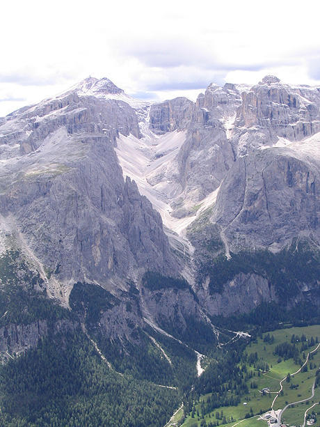 Ghetar in grupul muntos sella val badia foto